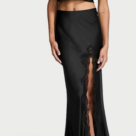 House of Harlow 1960 Black Lace maxi Satin skirt size medium - Picture 2 of 14